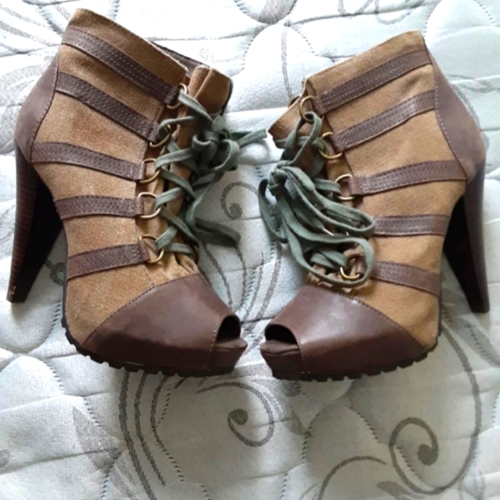 Heeled boots